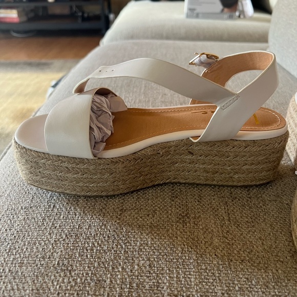 Lulus Shoes - Lulus white platform sandals